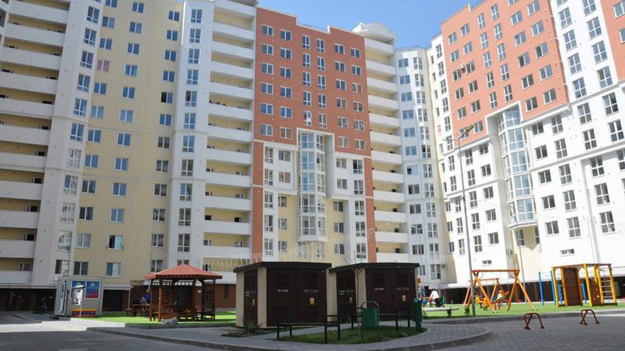 Piața imobiliară din Moldova, la un minim istoric: 75% dintre tranzacții depind acum de bănci, pe fondul prețurilor record