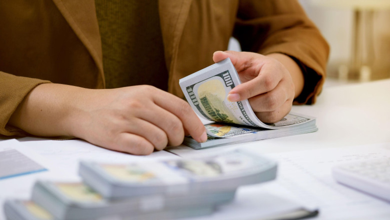 Guvernatorul BNR avertizează: România pe o gheață subțire, dar aderarea la euro rămâne un obiectiv pentru următorii cinci ani