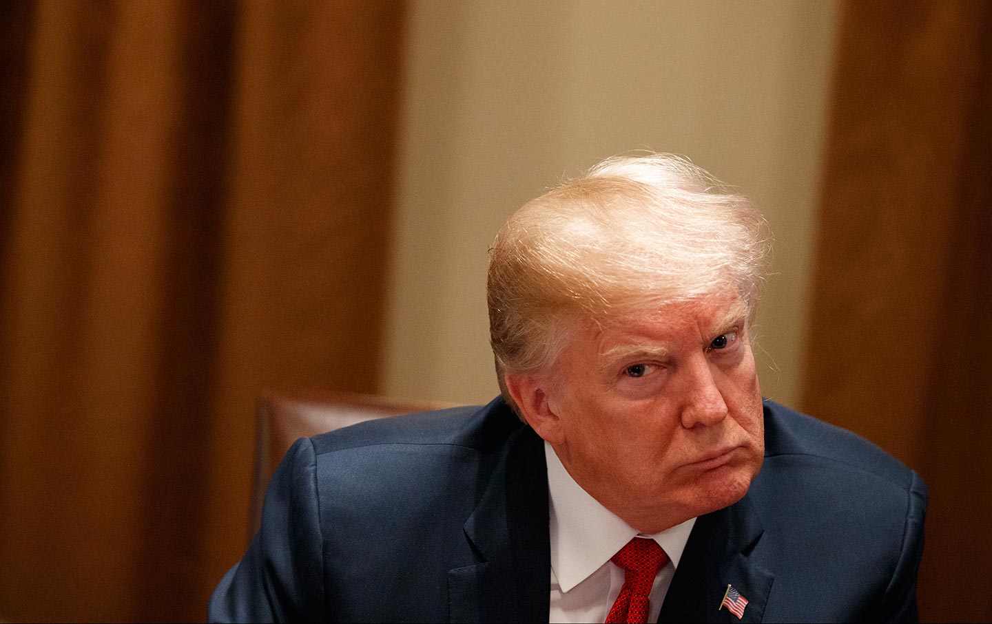 Donald Trump Evaluează Opțiunea unei Intervenții Militare Majore Împotriva Iranului Dacă Negocierile Eșuează