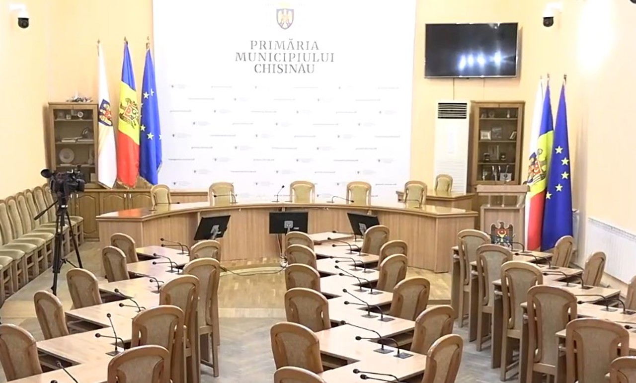 Consilierii din Chișinău încasează mii de lei pe lună pentru ședințe fără decizii. Cum funcționează sistemul și de ce e controversat
